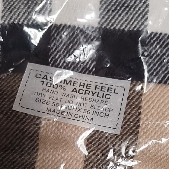 NWT Beautiful Tartan Plaid Check Scarf in Tan, Black, and Red - Picture 2 of 6